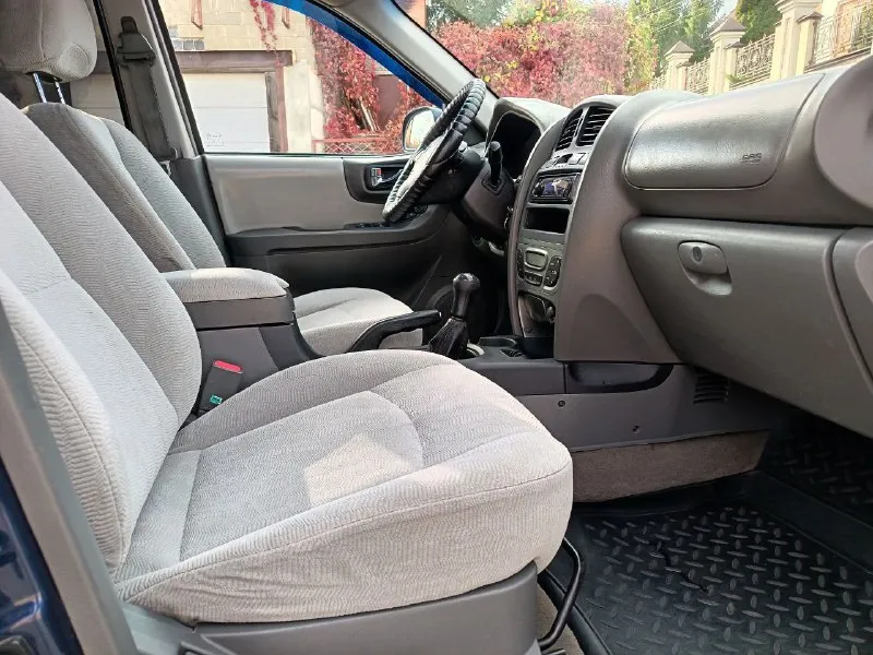Hyundai santa fe classic полный привод 4wd 2008 г. в. 2.0 л дизель мкпп пробег 143 тыс. км 3 владельца за все время редкое состояние автомобиля. без дтп 💯 процентов полностью в родном окрасе, без намека на коррозию. отличное техническое состояние, без дефектов. агрегаты исправны, ремонта и обслуживания не требуют. гур, abs, климат-контроль, подогрев сидений, 4 эсп, электрорегулировка зеркал, магнитола. все функции исправны машиной останетесь довольны. макеевка, 950 тыс. руб, аргументированный торг +7949-311-66-28 - фотография - 8