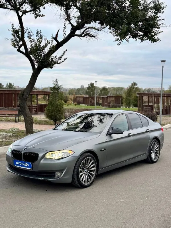 🚙 bmw 5 series f10 💰цена: 1 300 000р. 🏢город: мариуполь 📅год выпуска: 2011 🧾пробег: 285 300 км. ⚙️дв... - фотография