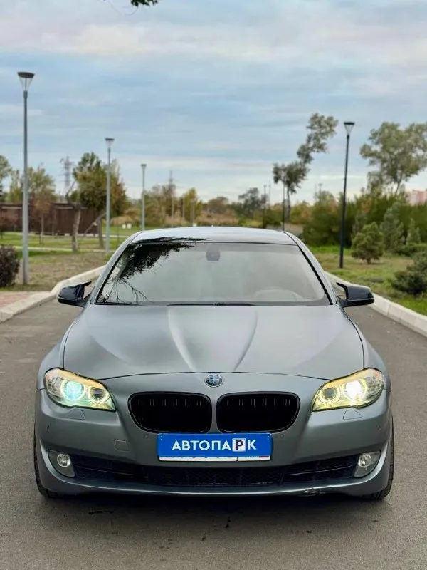🚙 bmw 5 series f10 💰цена: 1 300 000р. 🏢город: мариуполь 📅год выпуска: 2011 🧾пробег: 285 300 км. ⚙️двигатель: 3.0 ⛽топливо: бензин ⚙️кпп: автомат 📞 телефон: +7-949-727-41-51 +7-949-551-91-52 +7-989-263-55-56 💾 описание: ✅ мотор и акпп в порядке. ✅ оригинальный пробег. ✅ очень красивый цвет. ✅ хорошая комплектация. ⚠️бесплатно доставим этот или другой автомобиль в донецк, макеевку, бердянск, мелитополь и другие города новых территорий после детального видеообзора со всевозможными диагностиками⚠️ улица шевченко 2️⃣6️⃣9️⃣ 🏦 возможна продажа в кредит по двум документам. - фотография - 2