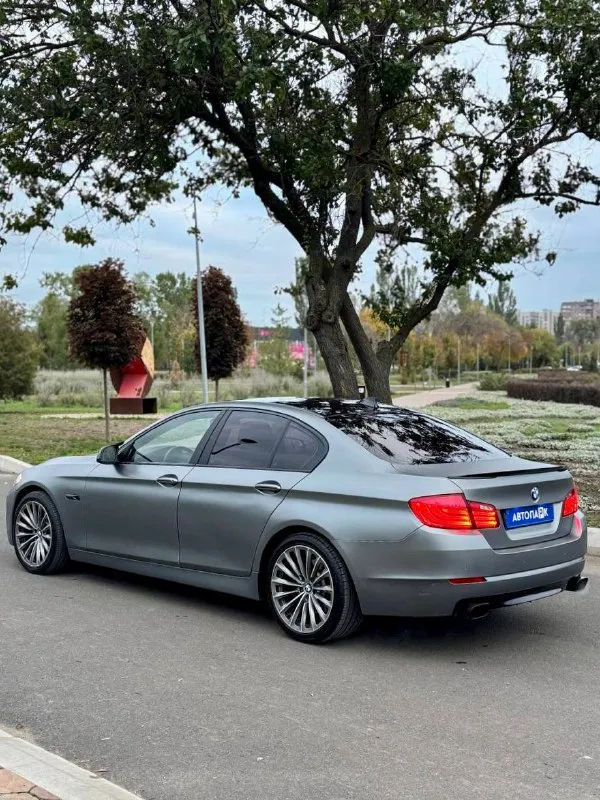🚙 bmw 5 series f10 💰цена: 1 300 000р. 🏢город: мариуполь 📅год выпуска: 2011 🧾пробег: 285 300 км. ⚙️двигатель: 3.0 ⛽топливо: бензин ⚙️кпп: автомат 📞 телефон: +7-949-727-41-51 +7-949-551-91-52 +7-989-263-55-56 💾 описание: ✅ мотор и акпп в порядке. ✅ оригинальный пробег. ✅ очень красивый цвет. ✅ хорошая комплектация. ⚠️бесплатно доставим этот или другой автомобиль в донецк, макеевку, бердянск, мелитополь и другие города новых территорий после детального видеообзора со всевозможными диагностиками⚠️ улица шевченко 2️⃣6️⃣9️⃣ 🏦 возможна продажа в кредит по двум документам. - фотография - 6