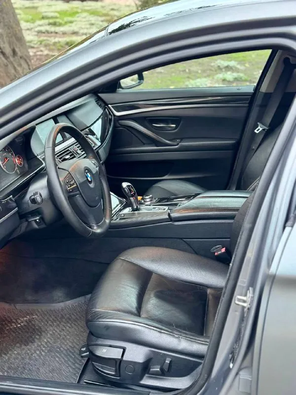 🚙 bmw 5 series f10 💰цена: 1 300 000р. 🏢город: мариуполь 📅год выпуска: 2011 🧾пробег: 285 300 км. ⚙️двигатель: 3.0 ⛽топливо: бензин ⚙️кпп: автомат 📞 телефон: +7-949-727-41-51 +7-949-551-91-52 +7-989-263-55-56 💾 описание: ✅ мотор и акпп в порядке. ✅ оригинальный пробег. ✅ очень красивый цвет. ✅ хорошая комплектация. ⚠️бесплатно доставим этот или другой автомобиль в донецк, макеевку, бердянск, мелитополь и другие города новых территорий после детального видеообзора со всевозможными диагностиками⚠️ улица шевченко 2️⃣6️⃣9️⃣ 🏦 возможна продажа в кредит по двум документам. - фотография - 7