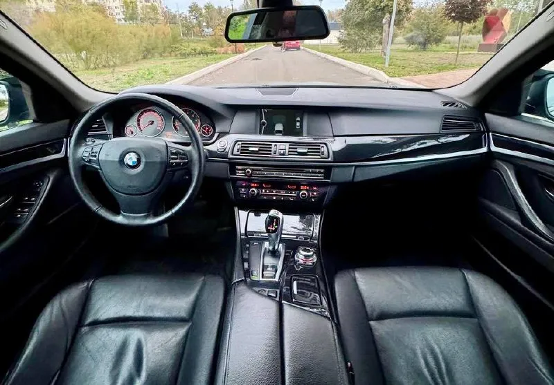 🚙 bmw 5 series f10 💰цена: 1 300 000р. 🏢город: мариуполь 📅год выпуска: 2011 🧾пробег: 285 300 км. ⚙️двигатель: 3.0 ⛽топливо: бензин ⚙️кпп: автомат 📞 телефон: +7-949-727-41-51 +7-949-551-91-52 +7-989-263-55-56 💾 описание: ✅ мотор и акпп в порядке. ✅ оригинальный пробег. ✅ очень красивый цвет. ✅ хорошая комплектация. ⚠️бесплатно доставим этот или другой автомобиль в донецк, макеевку, бердянск, мелитополь и другие города новых территорий после детального видеообзора со всевозможными диагностиками⚠️ улица шевченко 2️⃣6️⃣9️⃣ 🏦 возможна продажа в кредит по двум документам. - фотография - 8