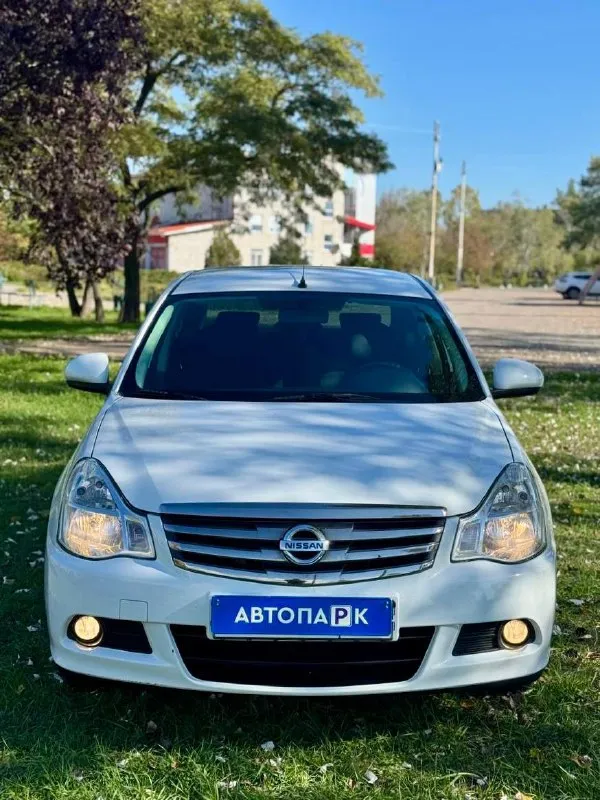 🚘 nissan almera g15 💰цена: 850 000р. 🏢город: мариуполь 📅год выпуска: 2014 🧾пробег: 138 600 км. ⚙️двигатель: 1.6 16v ⛽топливо: бензин ⚙️кпп: механика 📞 телефон: +7-949-727-41-51 +7-949-551-91-52 +7-989-263-55-56 💾 описание: ✅ заводская краска 100%. ✅ оригинальный пробег. ✅ южная эксплуатация. nissan almera g15 - это третье поколение седана nissan, автомобиль b-класса, известный своей надежностью, просторным салоном и вместительным багажником. производился на базе renault logan с технологией горячего цинкования кузова. 🚙 двигатель k4m 1.6 16v 102 л. с. самый лучший в линейке, едет шикарно, ходовая без посторонних звуков, мягкая, высокий клиренс. кондиционер, гур, abs, 2 airbag, подогрев сидений, птф, 2 din магнитола, центральный замок, 2 ключа. улица шевченко 2️⃣6️⃣9️⃣ 🏦 возможна продажа в кредит по двум документам. - фотография - 2