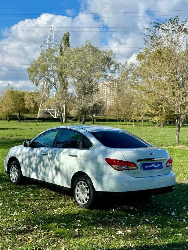 🚘 nissan almera g15 💰цена: 850 000р. 🏢город: мариуполь 📅год выпуска: 2014 🧾пробег: 138 600 км. ⚙️двигатель: 1.6 16v ⛽топливо: бензин ⚙️кпп: механика 📞 телефон: +7-949-727-41-51 +7-949-551-91-52 +7-989-263-55-56 💾 описание: ✅ заводская краска 100%. ✅ оригинальный пробег. ✅ южная эксплуатация. nissan almera g15 - это третье поколение седана nissan, автомобиль b-класса, известный своей надежностью, просторным салоном и вместительным багажником. производился на базе renault logan с технологией горячего цинкования кузова. 🚙 двигатель k4m 1.6 16v 102 л. с. самый лучший в линейке, едет шикарно, ходовая без посторонних звуков, мягкая, высокий клиренс. кондиционер, гур, abs, 2 airbag, подогрев сидений, птф, 2 din магнитола, центральный замок, 2 ключа. улица шевченко 2️⃣6️⃣9️⃣ 🏦 возможна продажа в кредит по двум документам. - фотография - 6