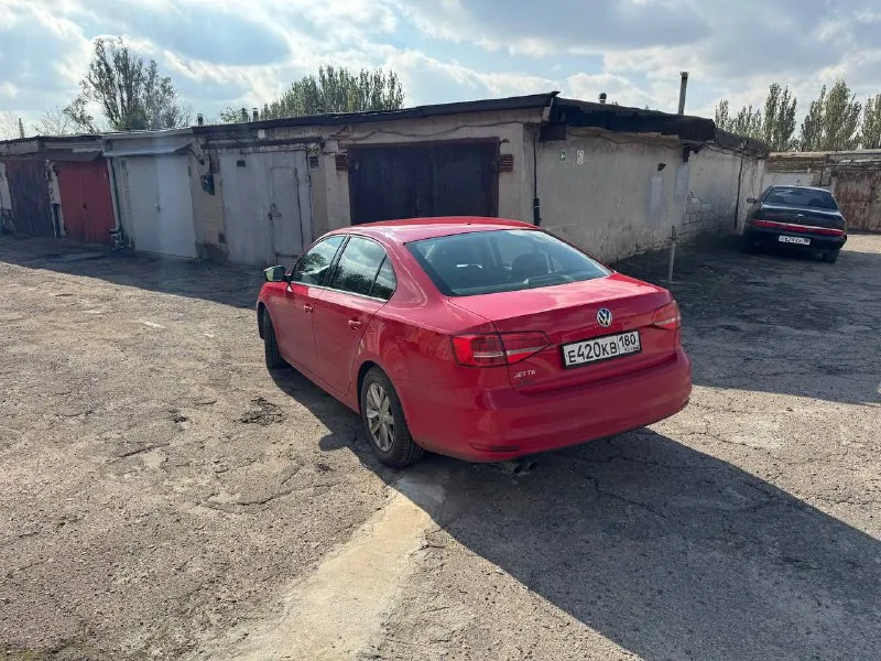 Продам vw jetta 6, 2,0, простой атмосферник на 115 л. С. Акпп 2015 г. Пробег 191 000 км,
Мультируль, стеклоподъемники, камера заднего вида, магнитола на андроид, 2 комплекта дисков (зима на штампах, прошла 2 сезона) летняя прошла первый сезон, 2 ключа, масло в двигателе заменено 1000 км назад, масло не ест. Кондиционер работает отлично, печка тоже. Подогрев боковых зеркал. Есть жизненные коцки. Звоните, торг при осмотре.
Цена 1 150 000 руб.
+79493373414 - фотография - 3