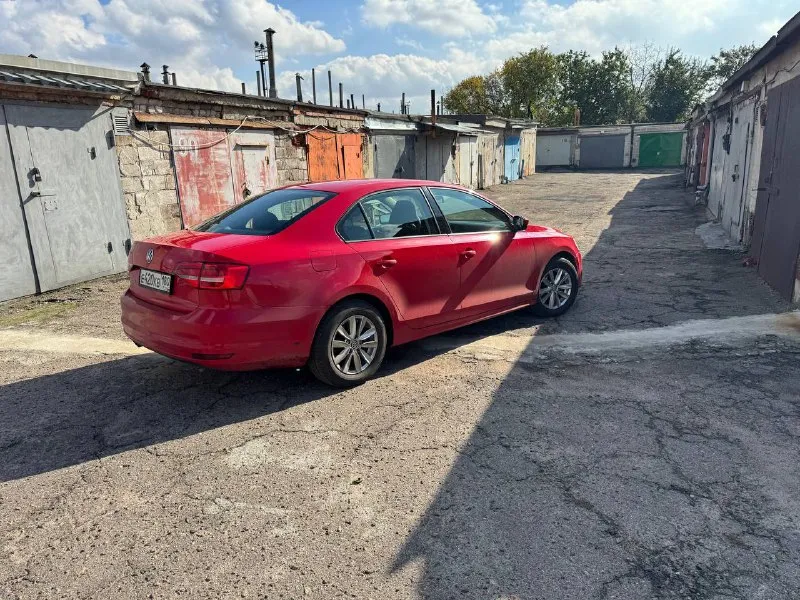 Продам vw jetta 6, 2,0, простой атмосферник на 115 л. С. Акпп 2015 г. Пробег 191 000 км,
Мультируль, стеклоподъемники, камера заднего вида, магнитола на андроид, 2 комплекта дисков (зима на штампах, прошла 2 сезона) летняя прошла первый сезон, 2 ключа, масло в двигателе заменено 1000 км назад, масло не ест. Кондиционер работает отлично, печка тоже. Подогрев боковых зеркал. Есть жизненные коцки. Звоните, торг при осмотре.
Цена 1 150 000 руб.
+79493373414 - фотография - 4