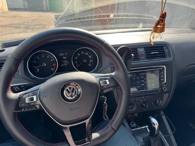 Продам vw jetta 6, 2,0, простой атмосферник на 115 л. С. Акпп 2015 г. Пробег 191 000 км,
Мультируль, стеклоподъемники, камера заднего вида, магнитола на андроид, 2 комплекта дисков (зима на штампах, прошла 2 сезона) летняя прошла первый сезон, 2 ключа, масло в двигателе заменено 1000 км назад, масло не ест. Кондиционер работает отлично, печка тоже. Подогрев боковых зеркал. Есть жизненные коцки. Звоните, торг при осмотре.
Цена 1 150 000 руб.
+79493373414 - фотография - 5
