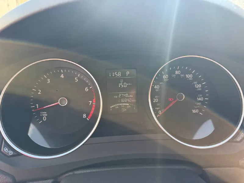 Продам vw jetta 6, 2,0, простой атмосферник на 115 л. С. Акпп 2015 г. Пробег 191 000 км,
Мультируль, стеклоподъемники, камера заднего вида, магнитола на андроид, 2 комплекта дисков (зима на штампах, прошла 2 сезона) летняя прошла первый сезон, 2 ключа, масло в двигателе заменено 1000 км назад, масло не ест. Кондиционер работает отлично, печка тоже. Подогрев боковых зеркал. Есть жизненные коцки. Звоните, торг при осмотре.
Цена 1 150 000 руб.
+79493373414 - фотография - 8