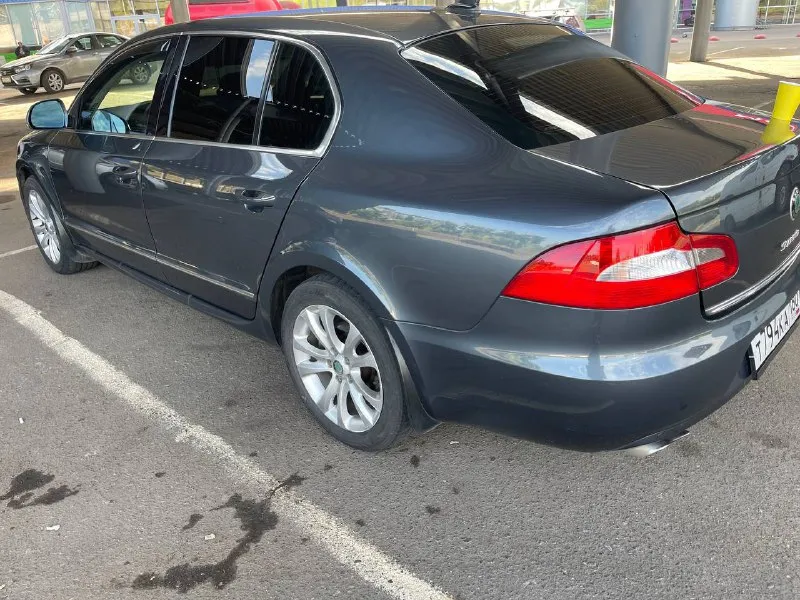 Продам суперб 1.8 в отличном состоянии. адаптивный свет, память сидений, люк, штатная автономка, комбинированы салон, передние и задние парктроники, подогревы всех сидений и прочее. коробка переключает без проблем, все четко. на отлично. ржавчина отсутствует. цена 1млн +7949 735 26 27 📞 звоните: +7(949)7352627 - фотография - 2