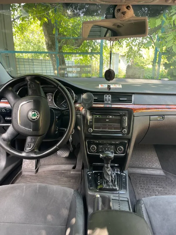 Продам суперб 1.8 в отличном состоянии. адаптивный свет, память сидений, люк, штатная автономка, комбинированы салон, передние и задние парктроники, подогревы всех сидений и прочее. коробка переключает без проблем, все четко. на отлично. ржавчина отсутствует. цена 1млн +7949 735 26 27 📞 звоните: +7(949)7352627 - фотография - 6