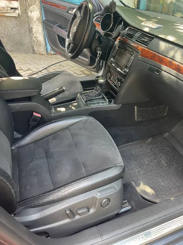 Продам суперб 1.8 в отличном состоянии. адаптивный свет, память сидений, люк, штатная автономка, комбинированы салон, передние и задние парктроники, подогревы всех сидений и прочее. коробка переключает без проблем, все четко. на отлично. ржавчина отсутствует. цена 1млн +7949 735 26 27 📞 звоните: +7(949)7352627 - фотография - 7