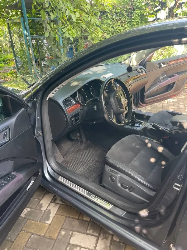 Продам суперб 1.8 в отличном состоянии. адаптивный свет, память сидений, люк, штатная автономка, комбинированы салон, передние и задние парктроники, подогревы всех сидений и прочее. коробка переключает без проблем, все четко. на отлично. ржавчина отсутствует. цена 1млн +7949 735 26 27 📞 звоните: +7(949)7352627 - фотография - 8