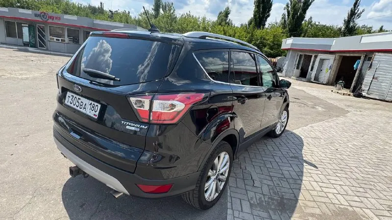Продаем семейный автомобиль ford escape(kuga) 2018г. 2.0 (245л) 4wd первые и единственные владельцы по рф, машина в достойном состояние и не требует вложений, обслуживаю всегда вовремя. двигатель очень приятный, на мой взгляд лучший в линейке, едет более чем как для паркетника, динамика и управление восхищает. по кузову без намека на рыжики. салон не затертый. полная комплектация, есть все для комфортной езды :климат, круиз контроль, параллельная парковка, помощь парковки, память сидений, подогрев рулят сидений, дистанционный запуск, carplay, хорошая акустика, люк и панорамная крыша, большой багажник(задние сидения ложатся вровень, можно двоем за ночевать ), датчик открывания багажника ногой, датчик дождя и света и многое другое. если что то забыл, спрашивайте ! 1 970 000 макеевка +79493411741 📲 tg: @blyoskinaanya 📞 звоните: +7(949)3411741 - фотография - 3