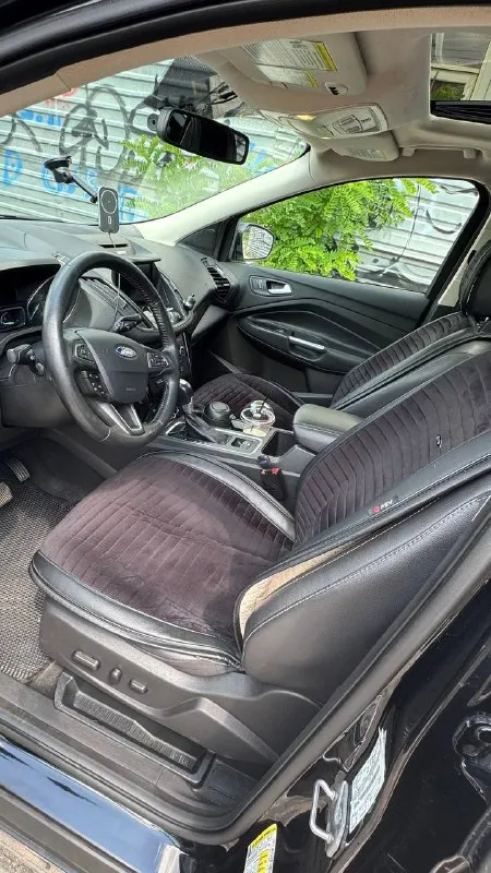 Продаем семейный автомобиль ford escape(kuga) 2018г. 2.0 (245л) 4wd первые и единственные владельцы по рф, машина в достойном состояние и не требует вложений, обслуживаю всегда вовремя. двигатель очень приятный, на мой взгляд лучший в линейке, едет более чем как для паркетника, динамика и управление восхищает. по кузову без намека на рыжики. салон не затертый. полная комплектация, есть все для комфортной езды :климат, круиз контроль, параллельная парковка, помощь парковки, память сидений, подогрев рулят сидений, дистанционный запуск, carplay, хорошая акустика, люк и панорамная крыша, большой багажник(задние сидения ложатся вровень, можно двоем за ночевать ), датчик открывания багажника ногой, датчик дождя и света и многое другое. если что то забыл, спрашивайте ! 1 970 000 макеевка +79493411741 📲 tg: @blyoskinaanya 📞 звоните: +7(949)3411741 - фотография - 6