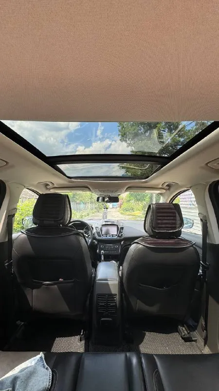 Продаем семейный автомобиль ford escape(kuga) 2018г. 2.0 (245л) 4wd первые и единственные владельцы по рф, машина в достойном состояние и не требует вложений, обслуживаю всегда вовремя. двигатель очень приятный, на мой взгляд лучший в линейке, едет более чем как для паркетника, динамика и управление восхищает. по кузову без намека на рыжики. салон не затертый. полная комплектация, есть все для комфортной езды :климат, круиз контроль, параллельная парковка, помощь парковки, память сидений, подогрев рулят сидений, дистанционный запуск, carplay, хорошая акустика, люк и панорамная крыша, большой багажник(задние сидения ложатся вровень, можно двоем за ночевать ), датчик открывания багажника ногой, датчик дождя и света и многое другое. если что то забыл, спрашивайте ! 1 970 000 макеевка +79493411741 📲 tg: @blyoskinaanya 📞 звоните: +7(949)3411741 - фотография - 7