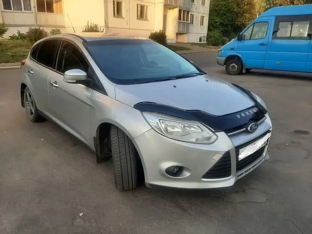 Продажа в днр ford focus 2011г цена 600 000🔥тыс руб. в самой надёжной и безпроблемной связке: ✅двигатель без турбины, 1.6 (105л/с). ✅коробка мкпп. ✅год-2011. ✅пробег 320 000км. ✅комплектация: ✅2 стеклоподъемника. ✅подушки безопасности. ✅электро зеркала. ✅центральный замок. ✅эур, abs. ✅бортовой компьютер, "тесла"-конслоль мультимедиа с поддержкой usb и gps навигации. ✅салон ухожен. ✅колеса лето r16. машина не новая есть нюансы по лкп и технике, торг на месте. автомобиль продаётся с переоформлением в мрэо. лс, либо +79493362302 📞 звоните: +7(949)3362302 - фотография - 5