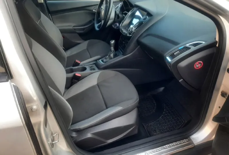 Продажа в днр ford focus 2011г цена 600 000🔥тыс руб. в самой надёжной и безпроблемной связке: ✅двигатель без турбины, 1.6 (105л/с). ✅коробка мкпп. ✅год-2011. ✅пробег 320 000км. ✅комплектация: ✅2 стеклоподъемника. ✅подушки безопасности. ✅электро зеркала. ✅центральный замок. ✅эур, abs. ✅бортовой компьютер, "тесла"-конслоль мультимедиа с поддержкой usb и gps навигации. ✅салон ухожен. ✅колеса лето r16. машина не новая есть нюансы по лкп и технике, торг на месте. автомобиль продаётся с переоформлением в мрэо. лс, либо +79493362302 📞 звоните: +7(949)3362302 - фотография - 7