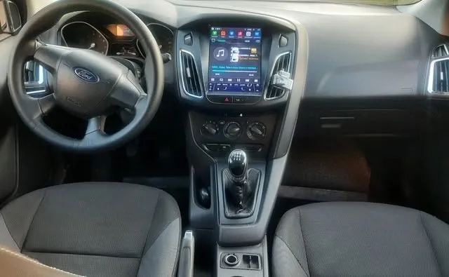 Продажа в днр ford focus 2011г цена 600 000🔥тыс руб. в самой надёжной и безпроблемной связке: ✅двигатель без турбины, 1.6 (105л/с). ✅коробка мкпп. ✅год-2011. ✅пробег 320 000км. ✅комплектация: ✅2 стеклоподъемника. ✅подушки безопасности. ✅электро зеркала. ✅центральный замок. ✅эур, abs. ✅бортовой компьютер, "тесла"-конслоль мультимедиа с поддержкой usb и gps навигации. ✅салон ухожен. ✅колеса лето r16. машина не новая есть нюансы по лкп и технике, торг на месте. автомобиль продаётся с переоформлением в мрэо. лс, либо +79493362302 📞 звоните: +7(949)3362302 - фотография - 8