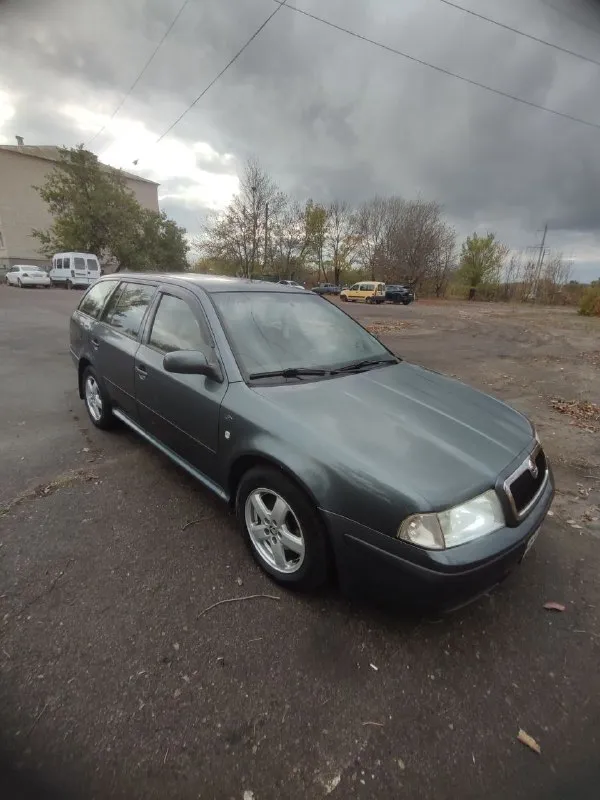 Продам skoda октавия тур универсал 2004 г. мотор 2.0 бензин(150л. с), мкпп, пробег 301900,машиной вл... - фотография