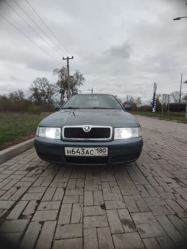 Продам skoda октавия тур универсал 2004 г. мотор 2.0 бензин(150л. с), мкпп, пробег 301900,машиной владею с 2021 года, по авто :новая рулевая рейка, вырезан каталик(отшит), ходовка пересыпана, на 265000 откапитален двигатель, новый акб, климат работает идеально, кондер заправлен, гур, абс, asr, подогрев передних сидений, стеклоподъёмники в круг отдам комплект штампов с зимой лысой, по резине лето норм на сезон смело, есть ещё две зимы в норм. состоянии можно назад кинуть по кузову:кузов оцинкован в заводской обработке, на гниль и намёков нет из косяков:потолок в салоне, глушитель хороший семейный автомобиль, ни разу не подводил, осмотр киевский район(район донецк сити) после 16-00 цена:470 000 +79493519532 звоните 📞 звоните: +7(949)3519532 - фотография - 10