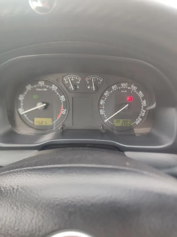 Продам skoda октавия тур универсал 2004 г. мотор 2.0 бензин(150л. с), мкпп, пробег 301900,машиной владею с 2021 года, по авто :новая рулевая рейка, вырезан каталик(отшит), ходовка пересыпана, на 265000 откапитален двигатель, новый акб, климат работает идеально, кондер заправлен, гур, абс, asr, подогрев передних сидений, стеклоподъёмники в круг отдам комплект штампов с зимой лысой, по резине лето норм на сезон смело, есть ещё две зимы в норм. состоянии можно назад кинуть по кузову:кузов оцинкован в заводской обработке, на гниль и намёков нет из косяков:потолок в салоне, глушитель хороший семейный автомобиль, ни разу не подводил, осмотр киевский район(район донецк сити) после 16-00 цена:470 000 +79493519532 звоните 📞 звоните: +7(949)3519532 - фотография - 5