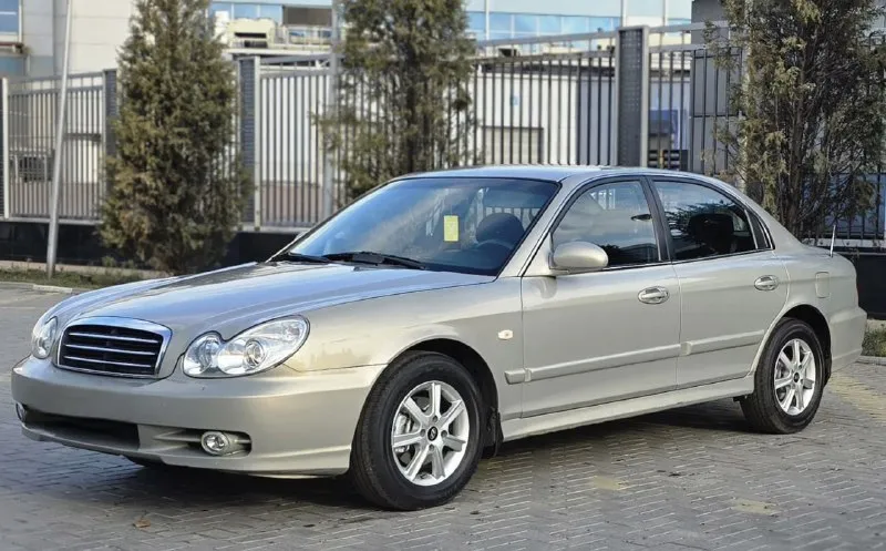 Продам hyundai sonata ef 4 поколения, 2009 год, рестайлинг. авто в заводском окрасе!!! в дтп не участвовала, стёкла заводские!! ни одна деталь ни один болтик не снимался ни крутился герметик заводской 215.000 родной пробег, мотор 2.0, коробка механическая 5 ступенчатая. технически полностью обслужена. мотор работает как часики! коробка без каких-либо намёков, ходовая часть чётко! на авто денег не жалел, менялось всё своевременно!!! комплектация: датчик дождя, кондиционер (рабочий), abs, esp, srs, 8 подушек безопасности, электроподъёмники всех стёкол, приятная акустика, сигнализация с обратной связью с автозапуском, полный комплект ключей, авто в очень красивом цвете и смотрится достойно!! рассмотрю обмен на автоваз, цена 625 000тр, торг +79494491943, тут и телеграм, осмотр донецк - фотография - 2