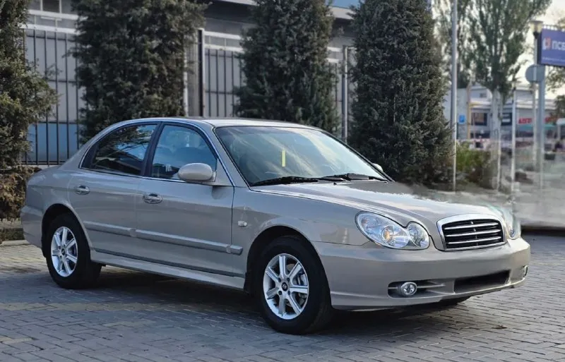 Продам hyundai sonata ef 4 поколения, 2009 год, рестайлинг. авто в заводском окрасе!!! в дтп не участвовала, стёкла заводские!! ни одна деталь ни один болтик не снимался ни крутился герметик заводской 215.000 родной пробег, мотор 2.0, коробка механическая 5 ступенчатая. технически полностью обслужена. мотор работает как часики! коробка без каких-либо намёков, ходовая часть чётко! на авто денег не жалел, менялось всё своевременно!!! комплектация: датчик дождя, кондиционер (рабочий), abs, esp, srs, 8 подушек безопасности, электроподъёмники всех стёкол, приятная акустика, сигнализация с обратной связью с автозапуском, полный комплект ключей, авто в очень красивом цвете и смотрится достойно!! рассмотрю обмен на автоваз, цена 625 000тр, торг +79494491943, тут и телеграм, осмотр донецк - фотография - 3