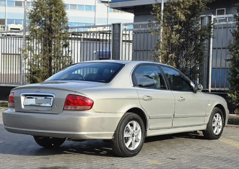 Продам hyundai sonata ef 4 поколения, 2009 год, рестайлинг. авто в заводском окрасе!!! в дтп не участвовала, стёкла заводские!! ни одна деталь ни один болтик не снимался ни крутился герметик заводской 215.000 родной пробег, мотор 2.0, коробка механическая 5 ступенчатая. технически полностью обслужена. мотор работает как часики! коробка без каких-либо намёков, ходовая часть чётко! на авто денег не жалел, менялось всё своевременно!!! комплектация: датчик дождя, кондиционер (рабочий), abs, esp, srs, 8 подушек безопасности, электроподъёмники всех стёкол, приятная акустика, сигнализация с обратной связью с автозапуском, полный комплект ключей, авто в очень красивом цвете и смотрится достойно!! рассмотрю обмен на автоваз, цена 625 000тр, торг +79494491943, тут и телеграм, осмотр донецк - фотография - 4