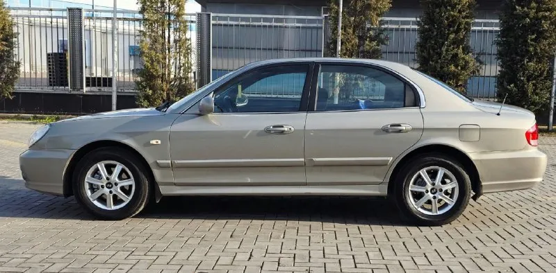 Продам hyundai sonata ef 4 поколения, 2009 год, рестайлинг. авто в заводском окрасе!!! в дтп не участвовала, стёкла заводские!! ни одна деталь ни один болтик не снимался ни крутился герметик заводской 215.000 родной пробег, мотор 2.0, коробка механическая 5 ступенчатая. технически полностью обслужена. мотор работает как часики! коробка без каких-либо намёков, ходовая часть чётко! на авто денег не жалел, менялось всё своевременно!!! комплектация: датчик дождя, кондиционер (рабочий), abs, esp, srs, 8 подушек безопасности, электроподъёмники всех стёкол, приятная акустика, сигнализация с обратной связью с автозапуском, полный комплект ключей, авто в очень красивом цвете и смотрится достойно!! рассмотрю обмен на автоваз, цена 625 000тр, торг +79494491943, тут и телеграм, осмотр донецк - фотография - 5