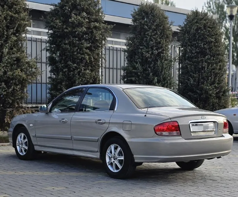 Продам hyundai sonata ef 4 поколения, 2009 год, рестайлинг. авто в заводском окрасе!!! в дтп не участвовала, стёкла заводские!! ни одна деталь ни один болтик не снимался ни крутился герметик заводской 215.000 родной пробег, мотор 2.0, коробка механическая 5 ступенчатая. технически полностью обслужена. мотор работает как часики! коробка без каких-либо намёков, ходовая часть чётко! на авто денег не жалел, менялось всё своевременно!!! комплектация: датчик дождя, кондиционер (рабочий), abs, esp, srs, 8 подушек безопасности, электроподъёмники всех стёкол, приятная акустика, сигнализация с обратной связью с автозапуском, полный комплект ключей, авто в очень красивом цвете и смотрится достойно!! рассмотрю обмен на автоваз, цена 625 000тр, торг +79494491943, тут и телеграм, осмотр донецк - фотография - 7