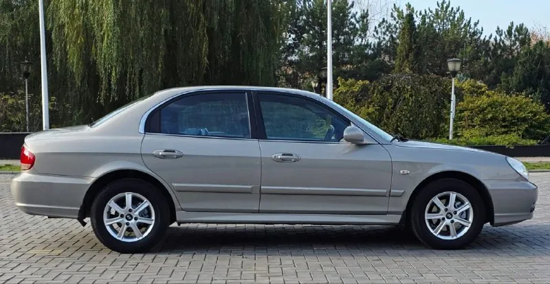 Продам hyundai sonata ef 4 поколения, 2009 год, рестайлинг. авто в заводском окрасе!!! в дтп не участвовала, стёкла заводские!! ни одна деталь ни один болтик не снимался ни крутился герметик заводской 215.000 родной пробег, мотор 2.0, коробка механическая 5 ступенчатая. технически полностью обслужена. мотор работает как часики! коробка без каких-либо намёков, ходовая часть чётко! на авто денег не жалел, менялось всё своевременно!!! комплектация: датчик дождя, кондиционер (рабочий), abs, esp, srs, 8 подушек безопасности, электроподъёмники всех стёкол, приятная акустика, сигнализация с обратной связью с автозапуском, полный комплект ключей, авто в очень красивом цвете и смотрится достойно!! рассмотрю обмен на автоваз, цена 625 000тр, торг +79494491943, тут и телеграм, осмотр донецк - фотография - 8