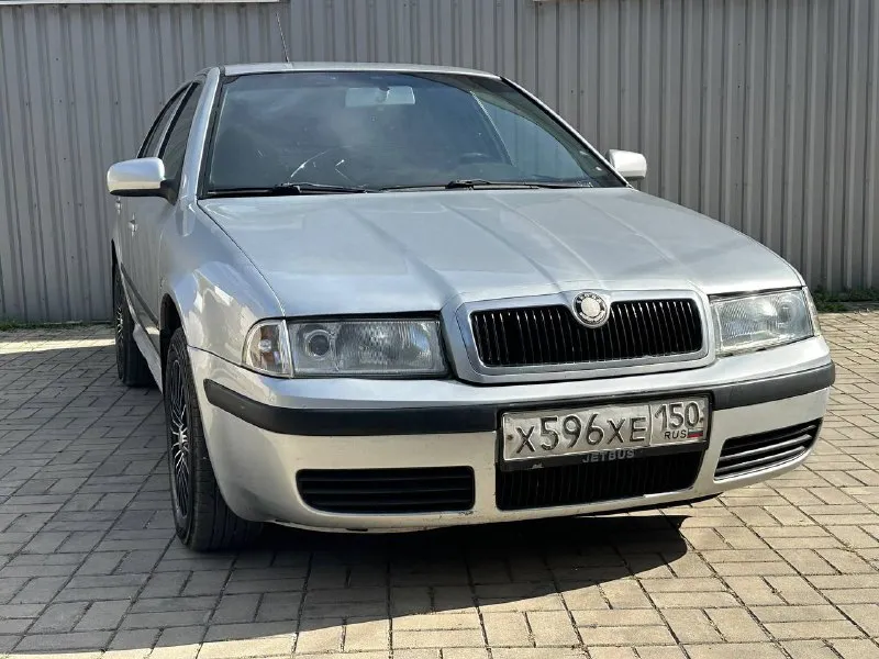 Продам skoda octavia tour объём 1.6 год выпуска 2008 пробег 208 000 тысячи в хорошем состоянии двигатель работает идеально, не дымит, не троит, масло не ест, кузов без гнили, ржавчин, вмятин, коробка работает идеально, по комплектации имеется климат контроль заправлен работает бортовой компьютер лэ стекло подъёмники и многое другое цена 480 000 +79493943583 - фотография - 2