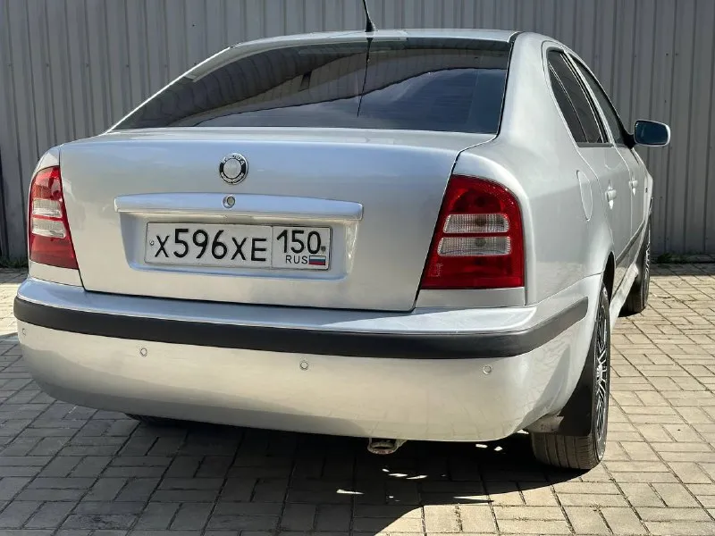 Продам skoda octavia tour объём 1.6 год выпуска 2008 пробег 208 000 тысячи в хорошем состоянии двигатель работает идеально, не дымит, не троит, масло не ест, кузов без гнили, ржавчин, вмятин, коробка работает идеально, по комплектации имеется климат контроль заправлен работает бортовой компьютер лэ стекло подъёмники и многое другое цена 480 000 +79493943583 - фотография - 3
