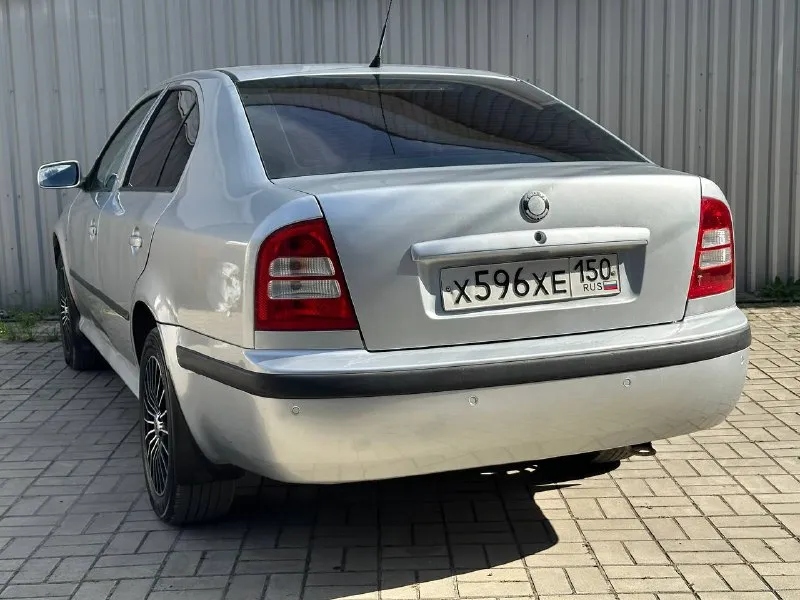 Продам skoda octavia tour объём 1.6 год выпуска 2008 пробег 208 000 тысячи в хорошем состоянии двигатель работает идеально, не дымит, не троит, масло не ест, кузов без гнили, ржавчин, вмятин, коробка работает идеально, по комплектации имеется климат контроль заправлен работает бортовой компьютер лэ стекло подъёмники и многое другое цена 480 000 +79493943583 - фотография - 4