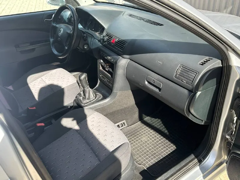 Продам skoda octavia tour объём 1.6 год выпуска 2008 пробег 208 000 тысячи в хорошем состоянии двигатель работает идеально, не дымит, не троит, масло не ест, кузов без гнили, ржавчин, вмятин, коробка работает идеально, по комплектации имеется климат контроль заправлен работает бортовой компьютер лэ стекло подъёмники и многое другое цена 480 000 +79493943583 - фотография - 6