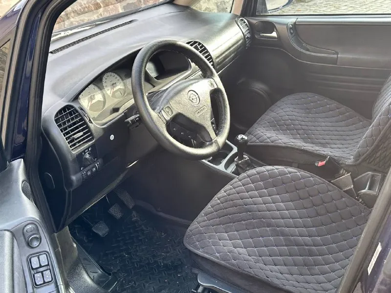 Продам opel zafira a 1.8 бензин год выпуска 2002 пробег 183000 тысяч в идеально состоянии без дтп, ржавчин, технически вся обслужена двигатель работает идеально масло не кушает, по коробке всё идеально, цена 550 000 +79493943583 - фотография - 6