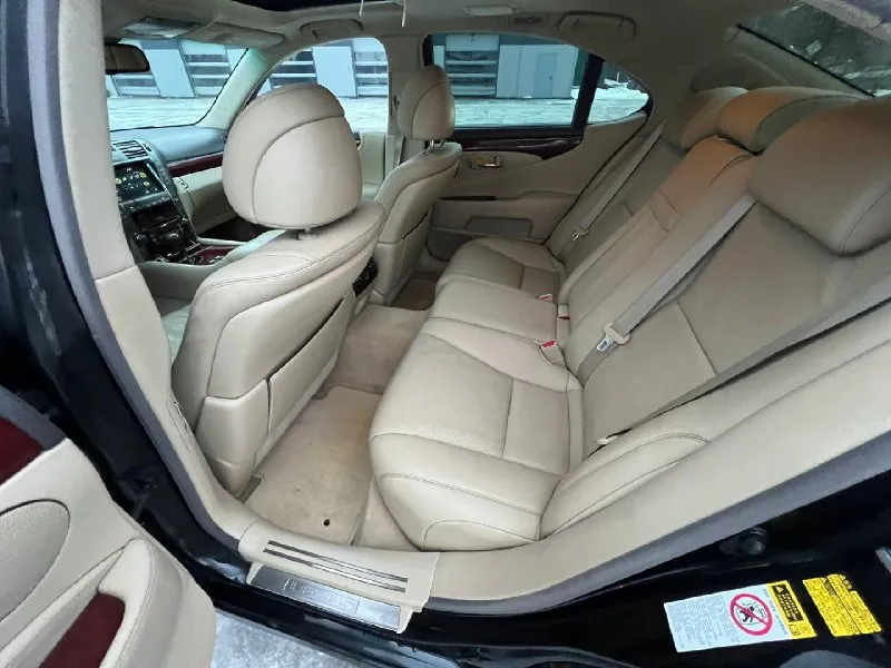 В продаже lexus ls460 2007 г. в. · объем 4.6 литра (v8), задний привод. · пневмоподвеска. · контролируемый выхлоп. · полный электропакет, безключевой доступ. · люк. · в подарок два полных комплекта колес на дисках (лето r22 + зима r18 шипы). · состояние хорошее. · пробег: 230 к км. · цена: 1,350 000 руб. енакиево 📞 телефон: +7 (928) 321-40-90 артём 📞 звоните: +7(928)3214090 - фотография - 5