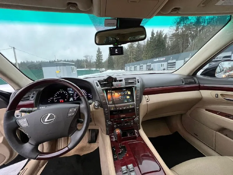 В продаже lexus ls460 2007 г. в. · объем 4.6 литра (v8), задний привод. · пневмоподвеска. · контролируемый выхлоп. · полный электропакет, безключевой доступ. · люк. · в подарок два полных комплекта колес на дисках (лето r22 + зима r18 шипы). · состояние хорошее. · пробег: 230 к км. · цена: 1,350 000 руб. енакиево 📞 телефон: +7 (928) 321-40-90 артём 📞 звоните: +7(928)3214090 - фотография - 6