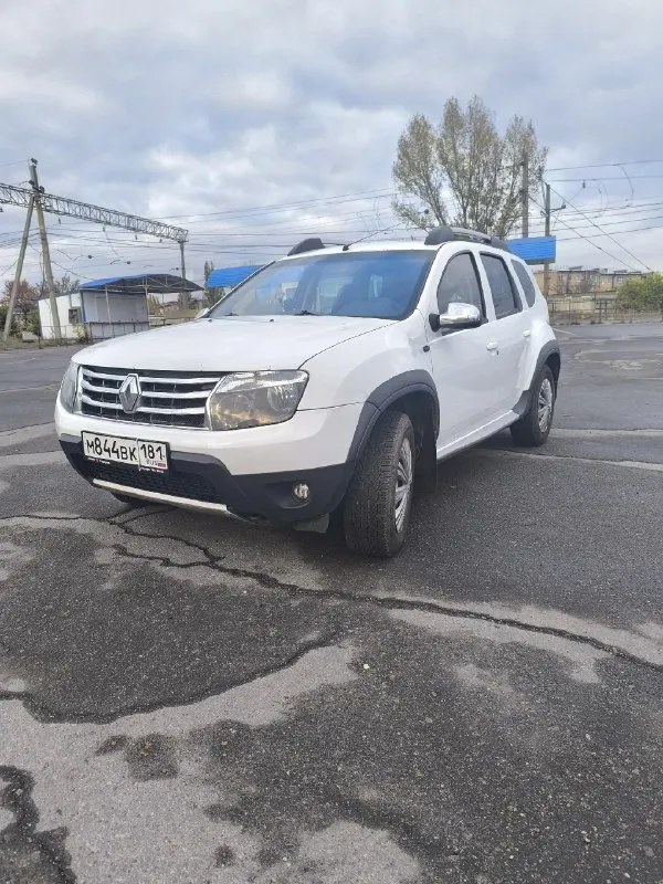 Продам renault дастер 2013 года кузов оцинкован✅👍, я владелец, в отличном состоянии, двигатель 2 литра, полный привод, механика 6-ступка, автомобиль с одним подкрасом по арке задней, 199 тысяч родного пробега, все стекла родные, в автомобиле все работает без нареканий✅, данный автомобиль подойдёт вам как для работы, так и для себя и вашей семьи, в автомобиле имеется штатная магнитола, кожаные сиденья, комплектация максимальная, 4 стеклоподъёмника, полный привод, масла фильтра поменяны, цепь грм, ролики, цена: 1 млн 50 тысяч торг у капота реальному покупателю✅☎+7 959 500-57-24 📞 звоните: +7(959)5005724 - фотография - 2