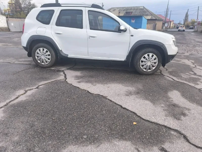 Продам renault дастер 2013 года кузов оцинкован✅👍, я владелец, в отличном состоянии, двигатель 2 литра, полный привод, механика 6-ступка, автомобиль с одним подкрасом по арке задней, 199 тысяч родного пробега, все стекла родные, в автомобиле все работает без нареканий✅, данный автомобиль подойдёт вам как для работы, так и для себя и вашей семьи, в автомобиле имеется штатная магнитола, кожаные сиденья, комплектация максимальная, 4 стеклоподъёмника, полный привод, масла фильтра поменяны, цепь грм, ролики, цена: 1 млн 50 тысяч торг у капота реальному покупателю✅☎+7 959 500-57-24 📞 звоните: +7(959)5005724 - фотография - 3