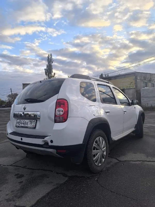 Продам renault дастер 2013 года кузов оцинкован✅👍, я владелец, в отличном состоянии, двигатель 2 литра, полный привод, механика 6-ступка, автомобиль с одним подкрасом по арке задней, 199 тысяч родного пробега, все стекла родные, в автомобиле все работает без нареканий✅, данный автомобиль подойдёт вам как для работы, так и для себя и вашей семьи, в автомобиле имеется штатная магнитола, кожаные сиденья, комплектация максимальная, 4 стеклоподъёмника, полный привод, масла фильтра поменяны, цепь грм, ролики, цена: 1 млн 50 тысяч торг у капота реальному покупателю✅☎+7 959 500-57-24 📞 звоните: +7(959)5005724 - фотография - 5