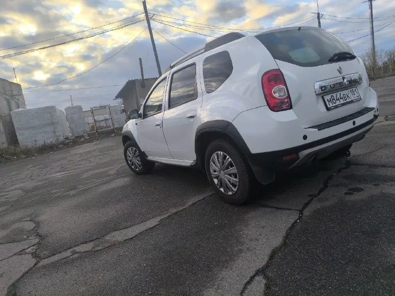 Продам renault дастер 2013 года кузов оцинкован✅👍, я владелец, в отличном состоянии, двигатель 2 литра, полный привод, механика 6-ступка, автомобиль с одним подкрасом по арке задней, 199 тысяч родного пробега, все стекла родные, в автомобиле все работает без нареканий✅, данный автомобиль подойдёт вам как для работы, так и для себя и вашей семьи, в автомобиле имеется штатная магнитола, кожаные сиденья, комплектация максимальная, 4 стеклоподъёмника, полный привод, масла фильтра поменяны, цепь грм, ролики, цена: 1 млн 50 тысяч торг у капота реальному покупателю✅☎+7 959 500-57-24 📞 звоните: +7(959)5005724 - фотография - 6