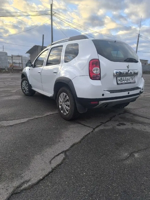 Продам renault дастер 2013 года кузов оцинкован✅👍, я владелец, в отличном состоянии, двигатель 2 литра, полный привод, механика 6-ступка, автомобиль с одним подкрасом по арке задней, 199 тысяч родного пробега, все стекла родные, в автомобиле все работает без нареканий✅, данный автомобиль подойдёт вам как для работы, так и для себя и вашей семьи, в автомобиле имеется штатная магнитола, кожаные сиденья, комплектация максимальная, 4 стеклоподъёмника, полный привод, масла фильтра поменяны, цепь грм, ролики, цена: 1 млн 50 тысяч торг у капота реальному покупателю✅☎+7 959 500-57-24 📞 звоните: +7(959)5005724 - фотография - 8