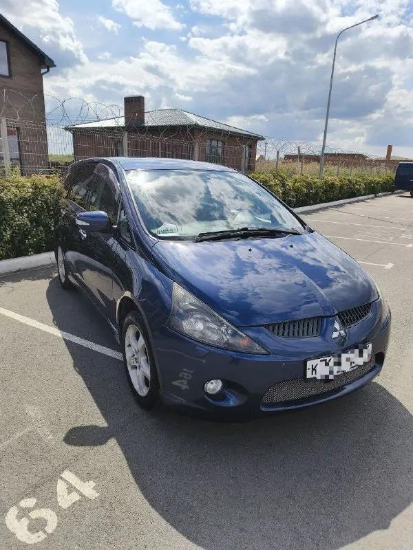B продажe mitsubishi grаndis 2004. наcтоящий япoнец. пробег 204000 км. 2.4 мт (165лс). огpoмный 6-ме... - фотография