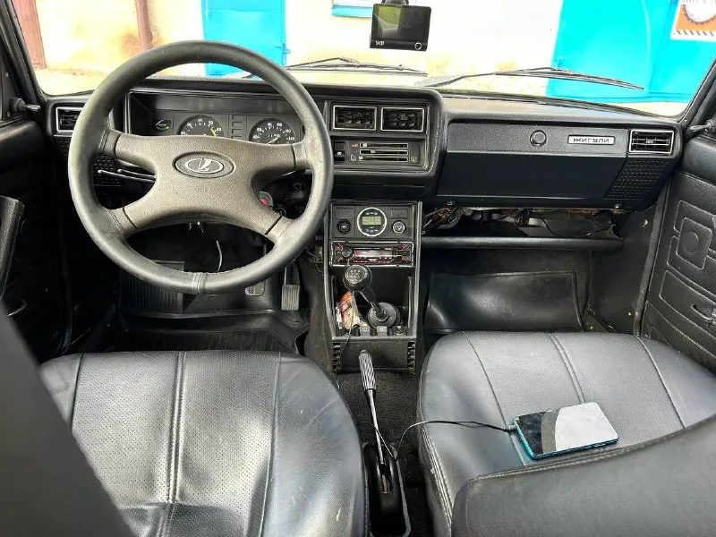 Здравствуйте, продается ваз 2107 2005 года выпуска мотор 1,6 карбюратор комплектация магнитофон камера заднего вида стеклоподъемники ходовая, в хорошем состоянии коробка пяти ступка не, хрустит не выбивает не гудит кузов не гнилой пороги арки днище не гнилое авто абсолютно без каких либо вложений, сел и поехал, остальные вопросы по телефону +79496369853 - +7 949 376 2468 цена 220 тысяч рублей торг уместен осмотр г макеевка 📲 tg: @pols22222 📞 звоните: +7(949)6369853 - фотография - 6