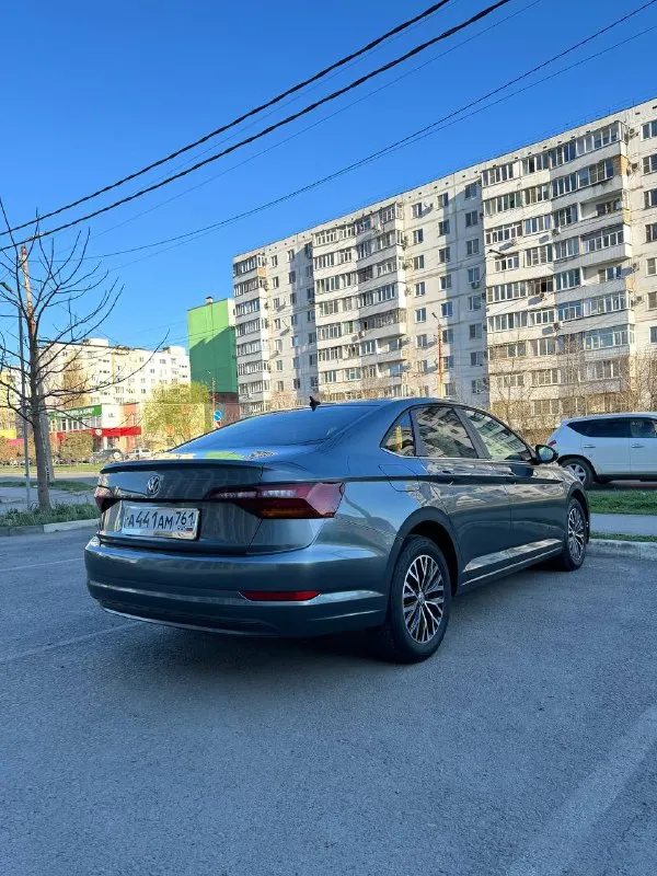 Продаю jetta 7 поколения в комплектации se.
Единственный владелец.
Автомобиль в отличном состоянии, полностью обслужен, вложений не требует.
Год выпуска: 2019
Двигатель: 1.4 tsi (147 л/с)
Кпп: автомат, 8-ми ступенчатый.
Пробег: 112000 км
Владельцев: 1
Новая летняя резина + новая зимняя в подарок
Цвет: серый металлик

Особенности комплектации se:
Датчики света и дождя
Двухзонный климат-контроль
Круиз-контроль
Подогрев сидений
Легкосплавные диски
Мультимедиа с bluetooth и carplay
Камера
✔ Регулярное то, только качественные расходники
✔ Ухоженный салон, чистая история эксплуатации

Цена: 1.800₽, торг
Отчет автотеки отправлю бесплатно
Таганрог, 89518377302, игорь - фотография - 3