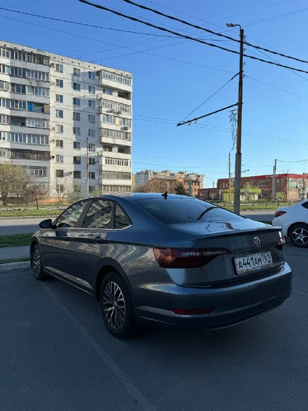 Продаю jetta 7 поколения в комплектации se.
Единственный владелец.
Автомобиль в отличном состоянии, полностью обслужен, вложений не требует.
Год выпуска: 2019
Двигатель: 1.4 tsi (147 л/с)
Кпп: автомат, 8-ми ступенчатый.
Пробег: 112000 км
Владельцев: 1
Новая летняя резина + новая зимняя в подарок
Цвет: серый металлик

Особенности комплектации se:
Датчики света и дождя
Двухзонный климат-контроль
Круиз-контроль
Подогрев сидений
Легкосплавные диски
Мультимедиа с bluetooth и carplay
Камера
✔ Регулярное то, только качественные расходники
✔ Ухоженный салон, чистая история эксплуатации

Цена: 1.800₽, торг
Отчет автотеки отправлю бесплатно
Таганрог, 89518377302, игорь - фотография - 4