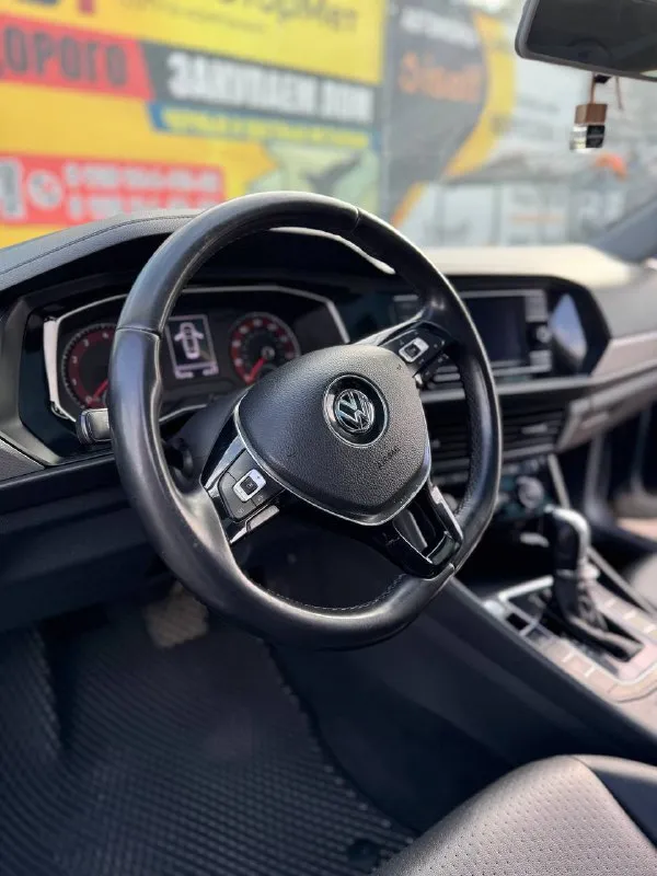 Продаю jetta 7 поколения в комплектации se.
Единственный владелец.
Автомобиль в отличном состоянии, полностью обслужен, вложений не требует.
Год выпуска: 2019
Двигатель: 1.4 tsi (147 л/с)
Кпп: автомат, 8-ми ступенчатый.
Пробег: 112000 км
Владельцев: 1
Новая летняя резина + новая зимняя в подарок
Цвет: серый металлик

Особенности комплектации se:
Датчики света и дождя
Двухзонный климат-контроль
Круиз-контроль
Подогрев сидений
Легкосплавные диски
Мультимедиа с bluetooth и carplay
Камера
✔ Регулярное то, только качественные расходники
✔ Ухоженный салон, чистая история эксплуатации

Цена: 1.800₽, торг
Отчет автотеки отправлю бесплатно
Таганрог, 89518377302, игорь - фотография - 9