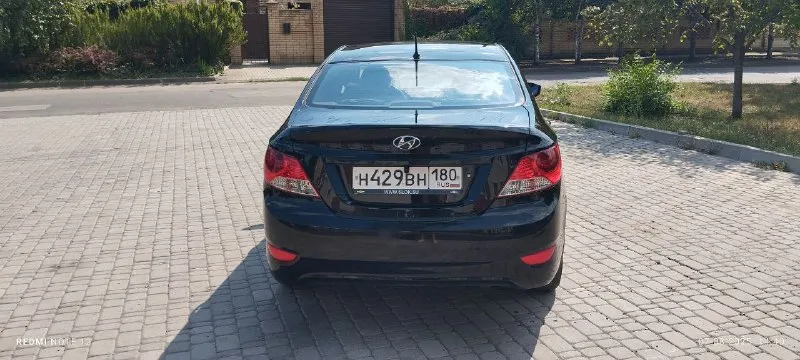 Hyundai solaris 2012г 1,6 механика 186т км. авто в отличном состоянии. 4 стеклоподъёмника, электро зеркала, обогрев зеркал, сидений и лобового стекла. технически состояние хорошее без нюансов. полностью обслужен, новый грм, рабочий кондиционер. прозрачная история, зелёная автотека, в заводском окрасе без дтп, сигнализация, магнитола, камера заднего вида. автомобиль полностью обслужен. сел и поехал. я хозяин. переоформление в любом виде. 850000 руб. торг. автомобиль находится в донецке тел. +79493409187 - фотография - 1