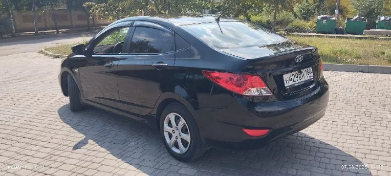 Hyundai solaris 2012г 1,6 механика 186т км. авто в отличном состоянии. 4 стеклоподъёмника, электро зеркала, обогрев зеркал, сидений и лобового стекла. технически состояние хорошее без нюансов. полностью обслужен, новый грм, рабочий кондиционер. прозрачная история, зелёная автотека, в заводском окрасе без дтп, сигнализация, магнитола, камера заднего вида. автомобиль полностью обслужен. сел и поехал. я хозяин. переоформление в любом виде. 850000 руб. торг. автомобиль находится в донецке тел. +79493409187 - фотография - 3